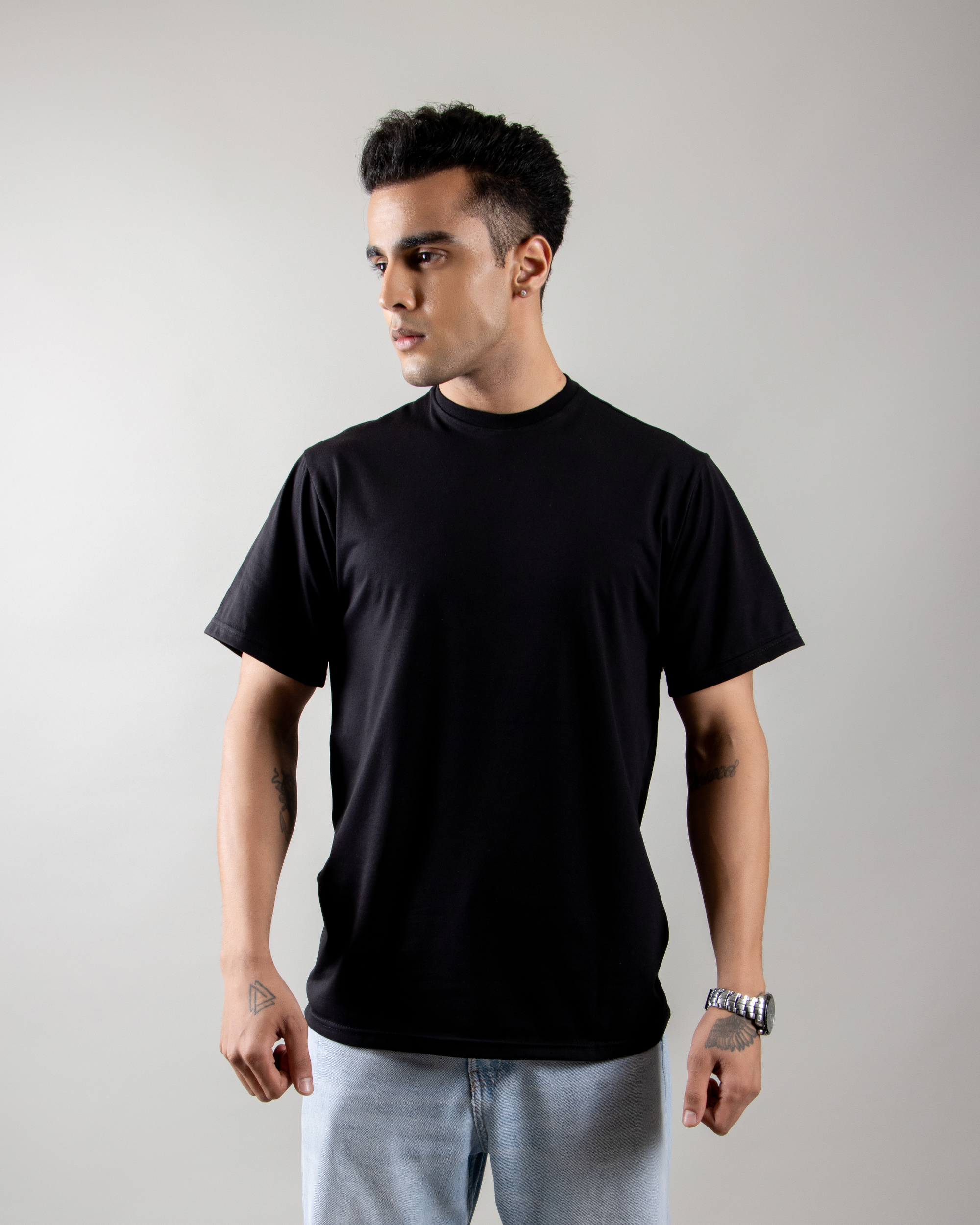 T-Shirt \\ 1 (Black)