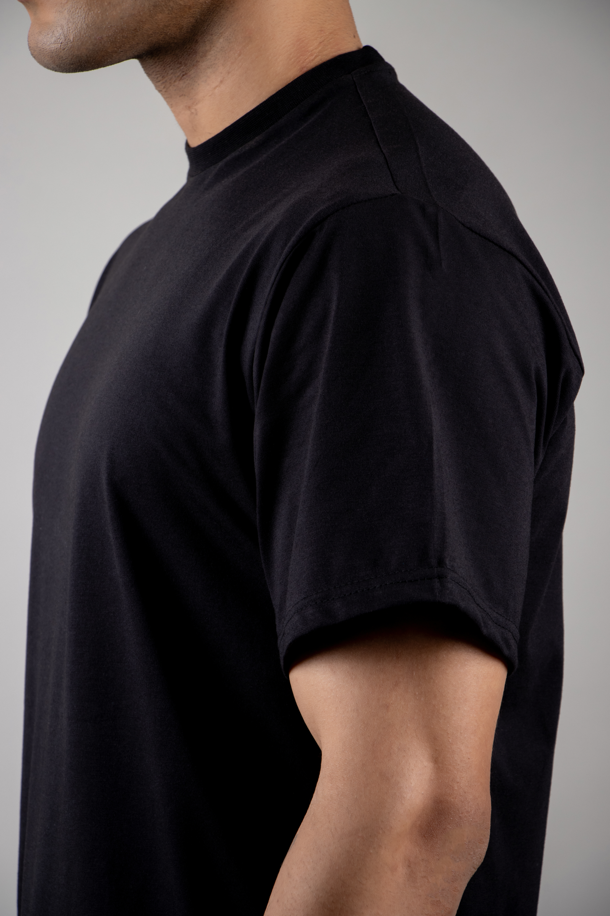 T-Shirt \\ 1 (Black)